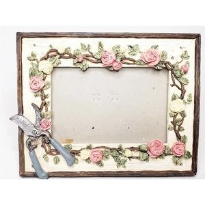 Vintage Ornate Garden Ceramic Picture Frame /Flowers/Shears/Fence 3.5"x5" Photo